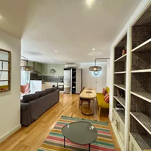 Apartment The Zentral &, Seville